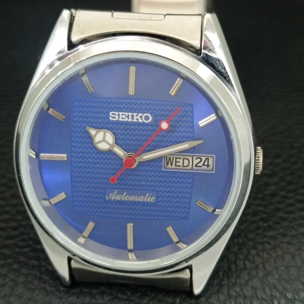 Vintage 1973 Seiko Automatic Mens Silver Watch W/daydate & Silver Accents